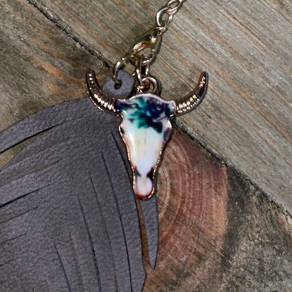 Delicate Western Gold Bracelet Grey Leather Dangle Feather & Cow Skull Charm - Picture 2 of 7